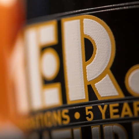 Close-up van het etiket van een nieuw OMER bier dat in november 2020 werd gelanceerd